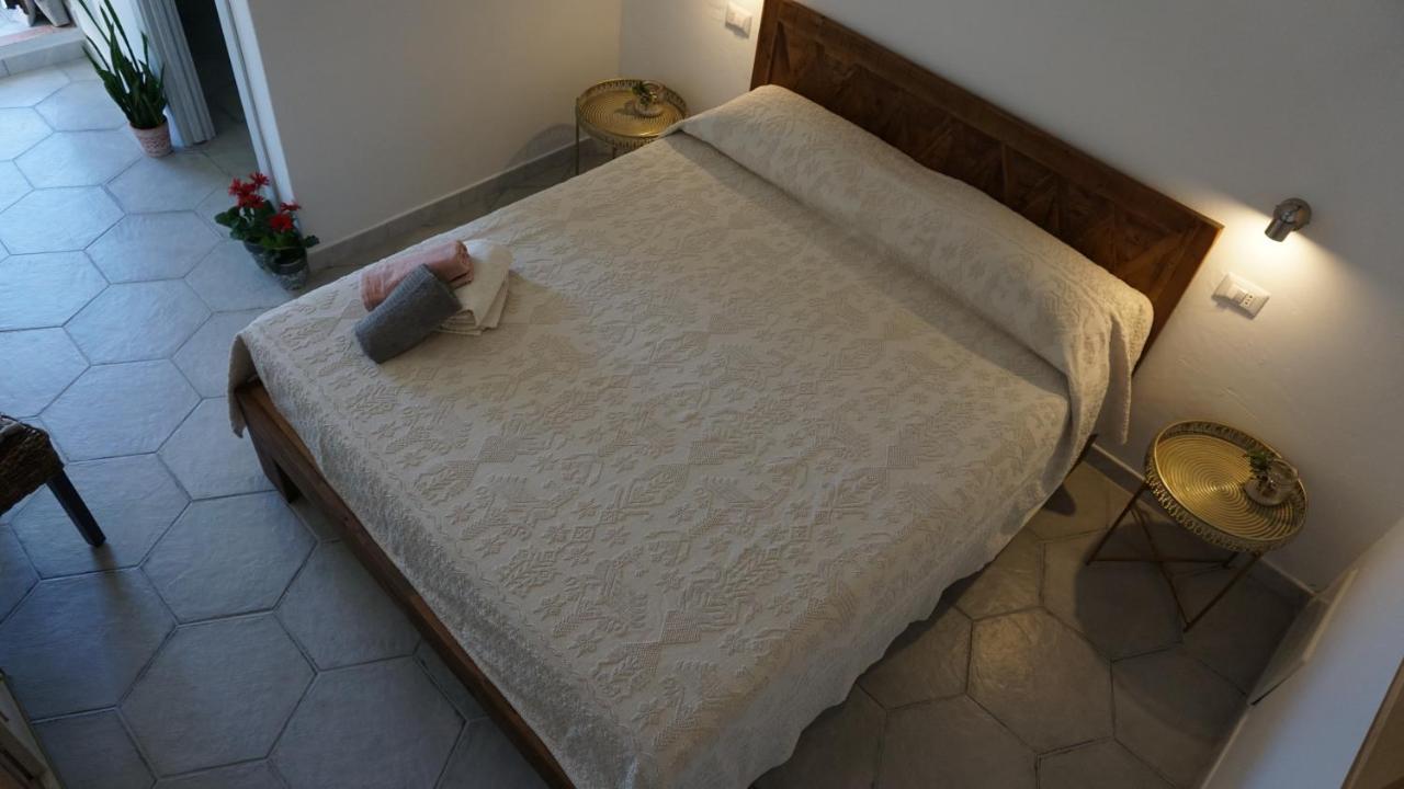Li Petri Manni Bed & Breakfast Olbia Dış mekan fotoğraf